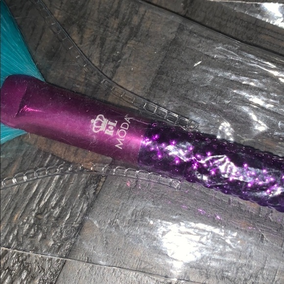 MODA Colorful Fan Brush- NEW - Picture 2 of 3